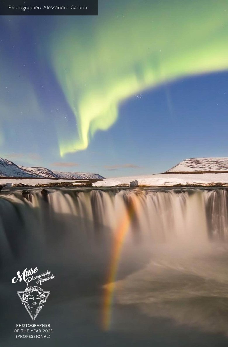 2023 Photographer of the Year (Profesional) - Moonbow By Alessandro Carboni