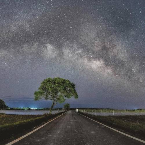 MUSE Photography Awards Gold Winner - The Arch of The Milky Way by Didi Hsu