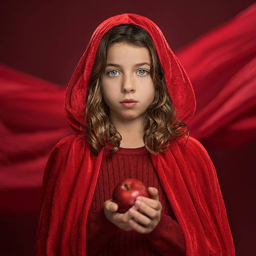 MUSE Photography Awards Gold Winner - Little red riding hood by Mònica Udina