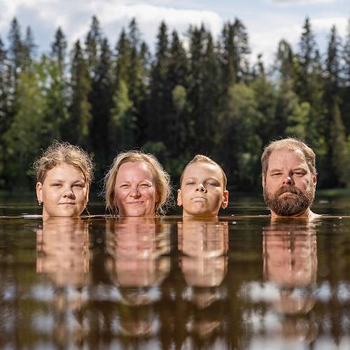 MUSE Photography Awards Gold Winner - Family portrait by Anssi Leppänen