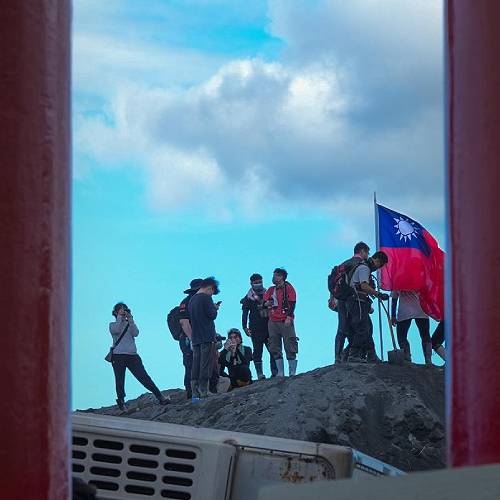 Award-winning photograph 我們在此相遇 by 白宗佑, 2026 MUSE Photography Awards Silver Winner