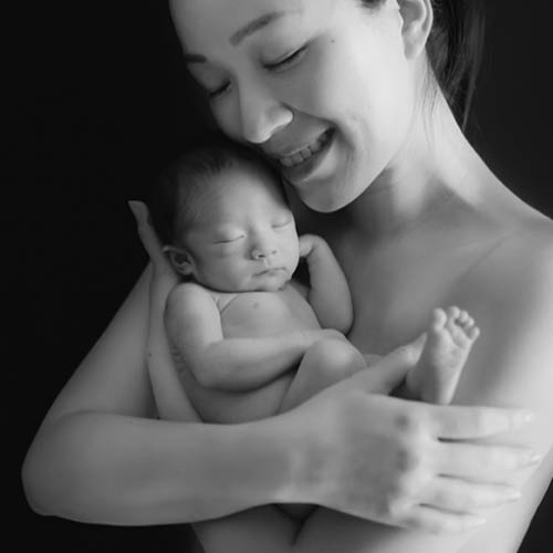 MUSE Photography Awards Gold Winner - Sleep under the protection of mother by lucia studio hk