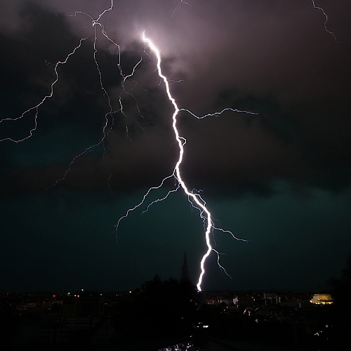 MUSE Photography Awards Gold Winner - Lightning strikes the city by Sven Thamm