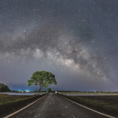 MUSE Photography Awards Gold Winner - The Arch of The Milky Way by Didi Hsu