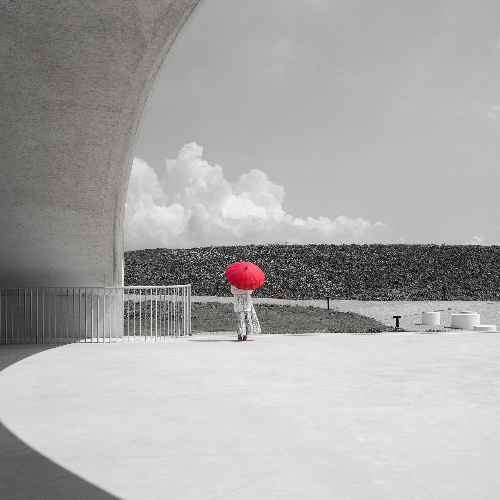 MUSE Photography Awards Gold Winner - Red Umbrella by Che-Hao Kuo