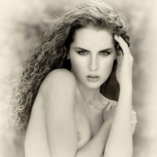 MUSE Photography Awards Silver Winner - Hungarian timeless seduction by Eric Brunelle