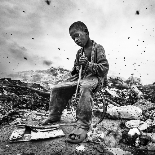 MUSE Photography Awards Platinum Winner - How to be a real child by João Coelho